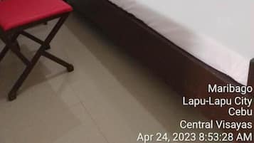 Standard Room | Desk