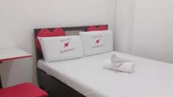 Standard Room | Meja