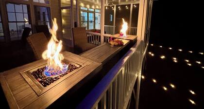 Raleigh Retreat: Mini Library, Fun Basement, EV, Surround Sound 85 in TV System