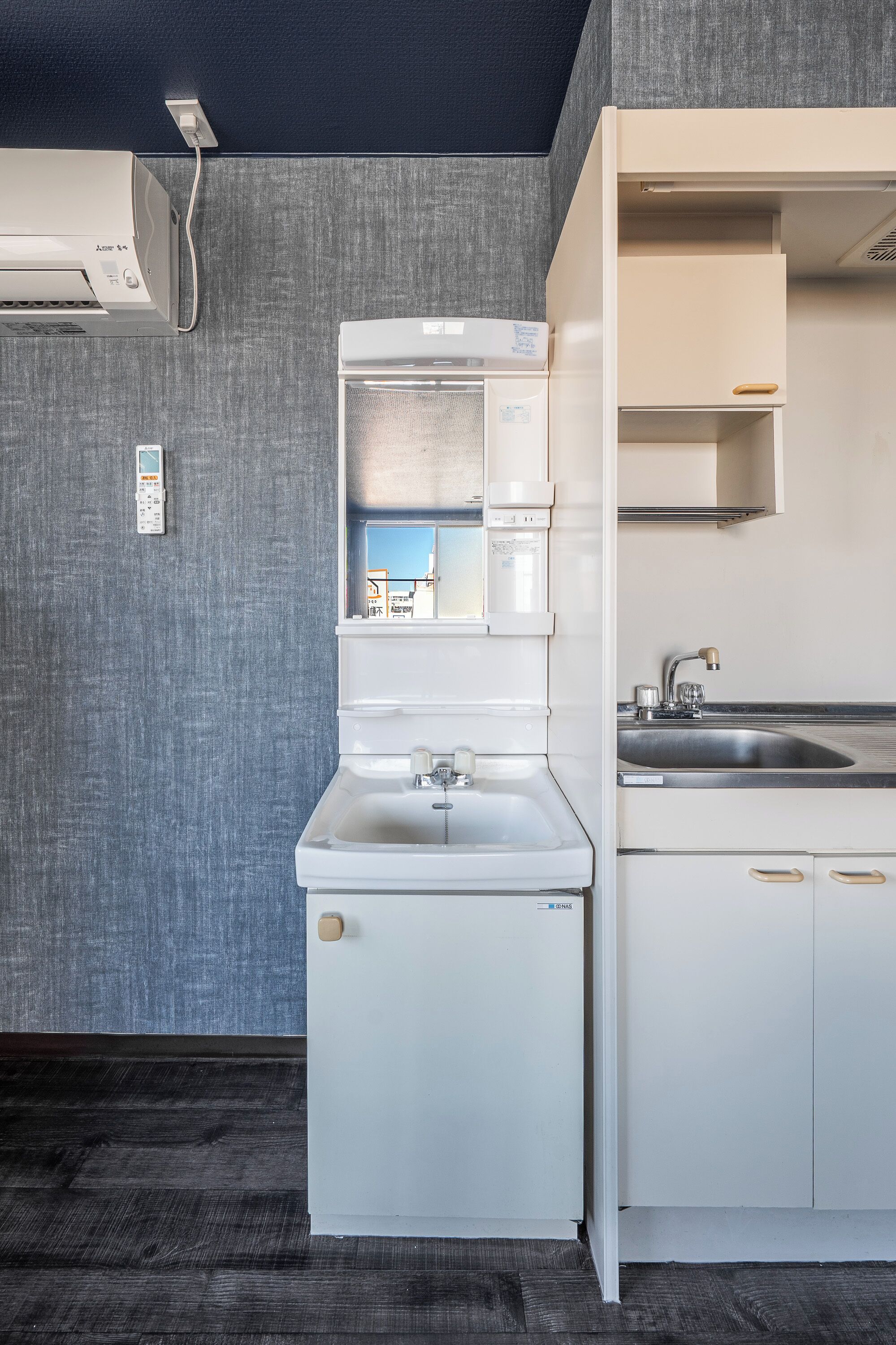 Kjøleskap, mikrobølgeovn, kokeplater og vannkoker