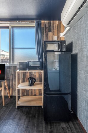 Fridge, microwave, stovetop, electric kettle - SILK COURT 201 (Chitose)