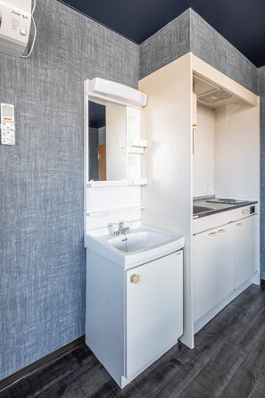 Fridge, microwave, stovetop, cookware/dishes/utensils