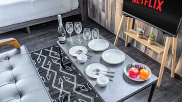 Een strijkplank/strijkijzer, gratis wifi