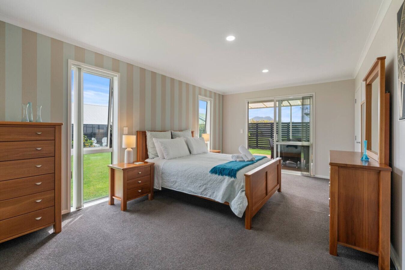 4 bedrooms, desk, iron/ironing board, WiFi