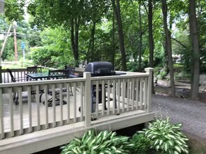 Outdoor dining - Creekside Chalet + Allstar Deluxe (Otego)