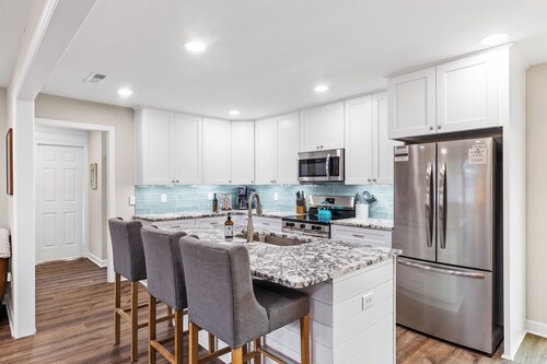 4-bedroom house w/ Pool in Wilmington. Close to Wrightsville Beach, Mayfair & DT