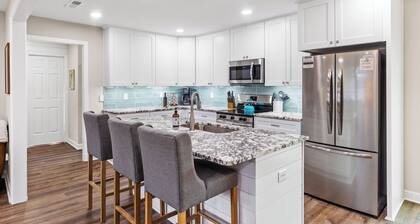 4-bedroom house w/ Pool in Wilmington. Close to Wrightsville Beach, Mayfair & DT