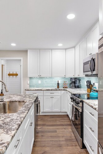 4-bedroom house w/ Pool in Wilmington. Close to Wrightsville Beach, Mayfair & DT