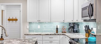 4-bedroom house w/ Pool in Wilmington. Close to Wrightsville Beach, Mayfair & DT