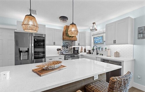 NEW-Waterfront Retreat with Private Pool, Spa & Tiki Hut – North Ft Myers Escape