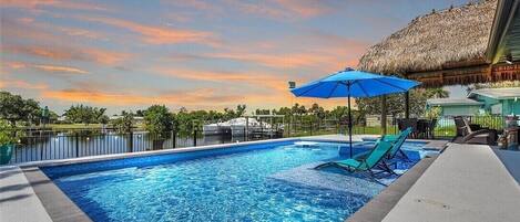 حمّام سباحة خارجي، حمّام سباحة مُدفَّأ