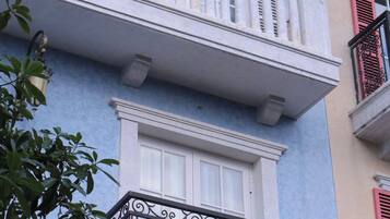 Mặt tiền nơi lưu trú