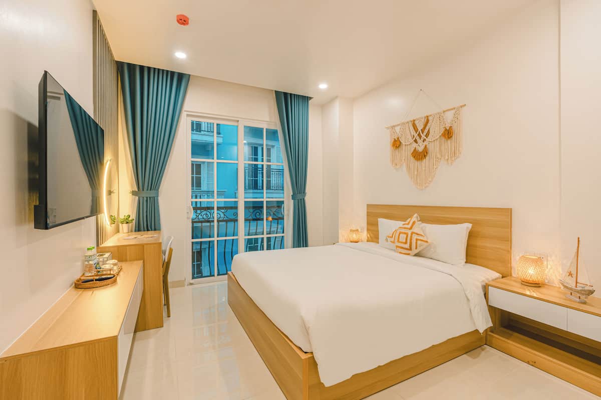 Quarto casal luxo, vista para o pátio | Wi-Fi de cortesia