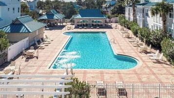 حمّام سباحة خارجي