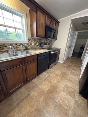 Mikrowelle, Ofen, Herdplatte, Geschirrspüler