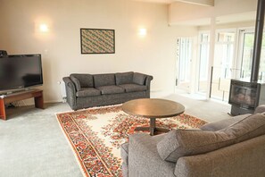 Télévision, cheminée