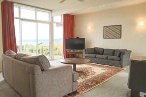 Télévision, cheminée