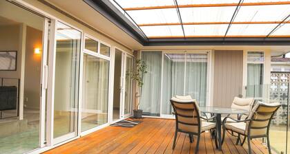 Relaxing spacious home, close to lake, great views