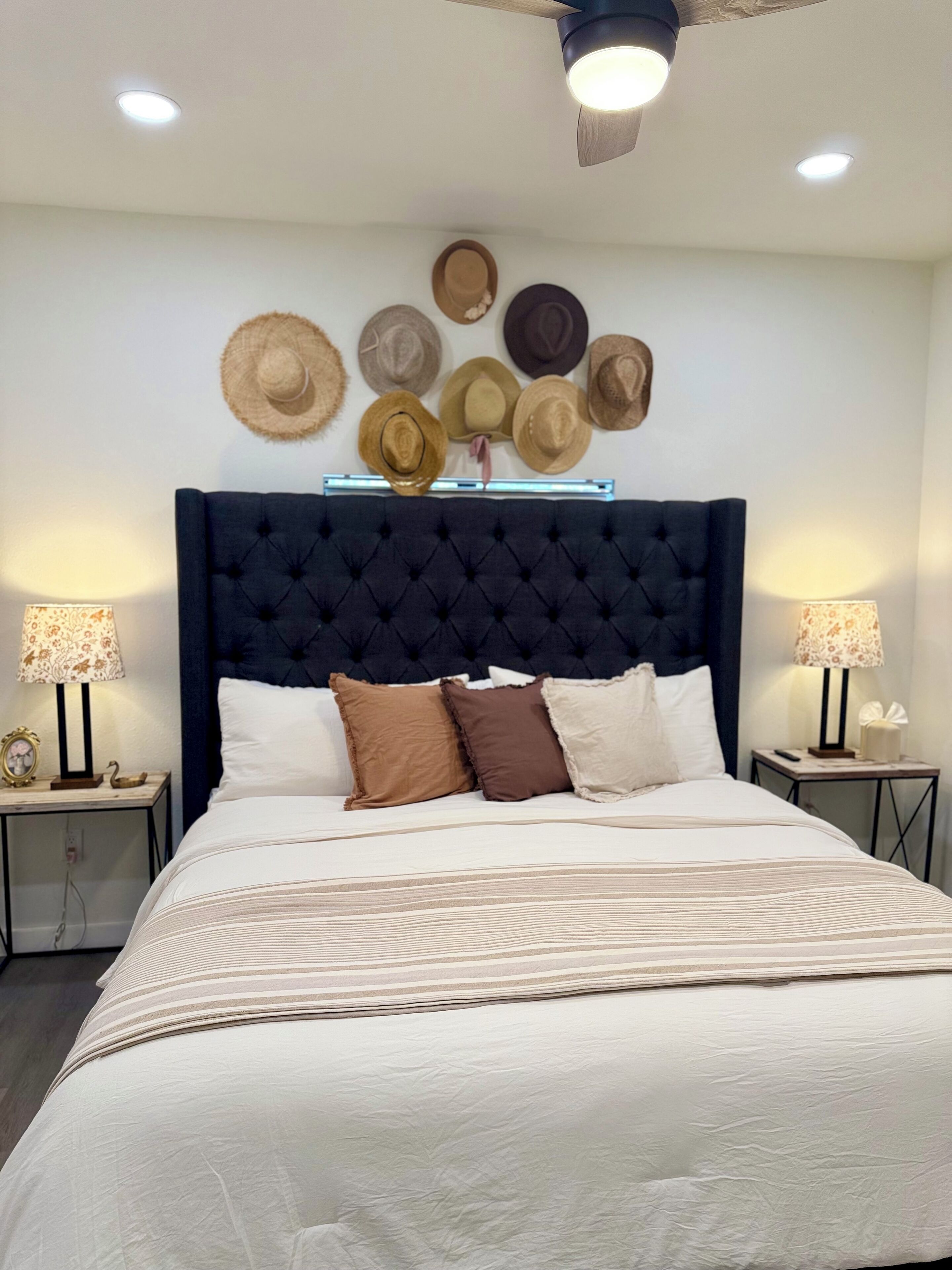 4 bedrooms, iron/ironing board, internet, bed sheets