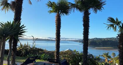 Coastal cottage with serene views, near to all ammenities and beaches.