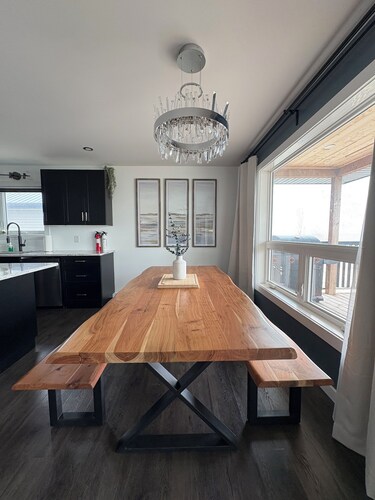 Our Lake Escape- Modern House on Lake Manitoba