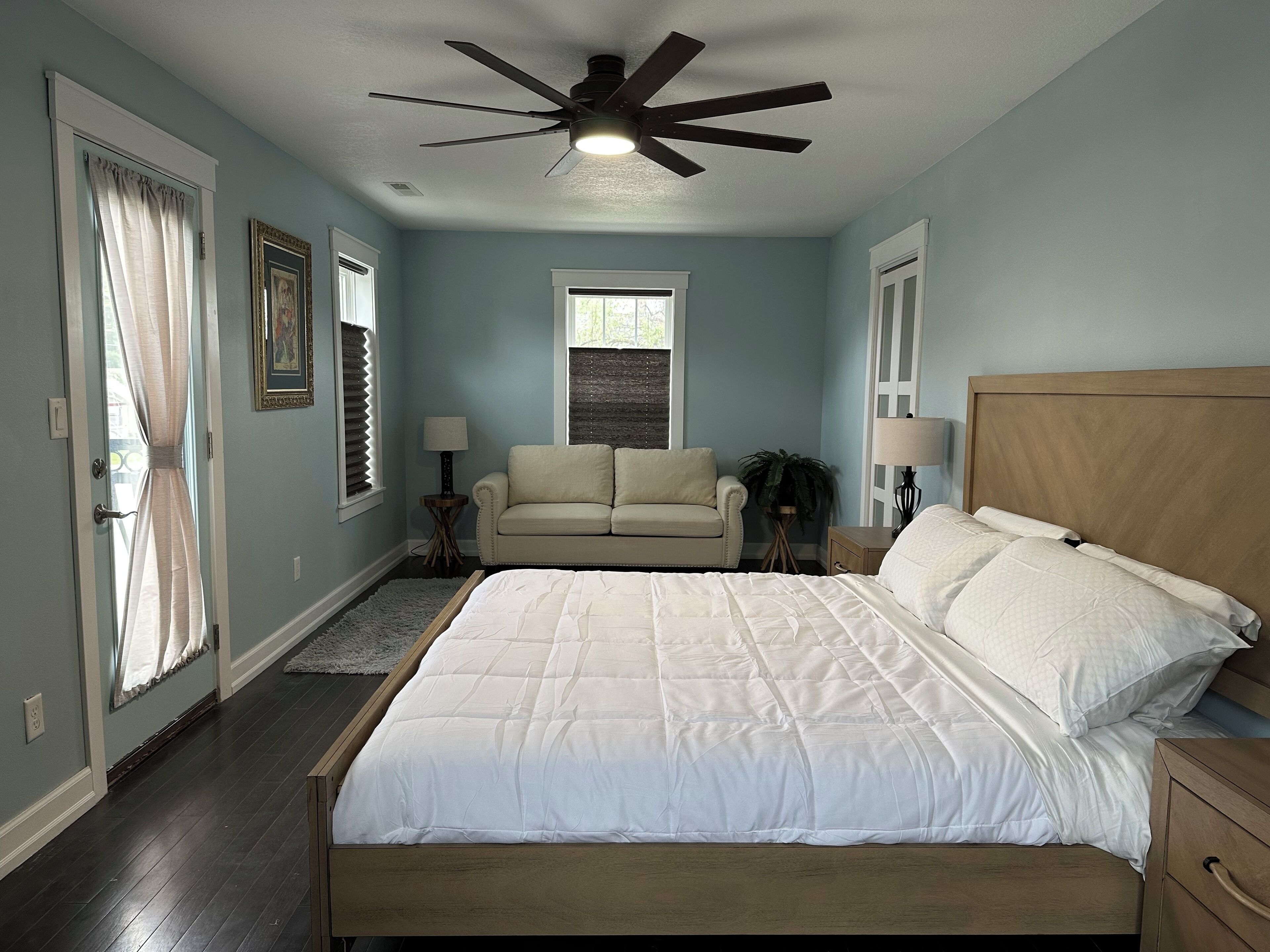 5 bedrooms, WiFi, bed sheets