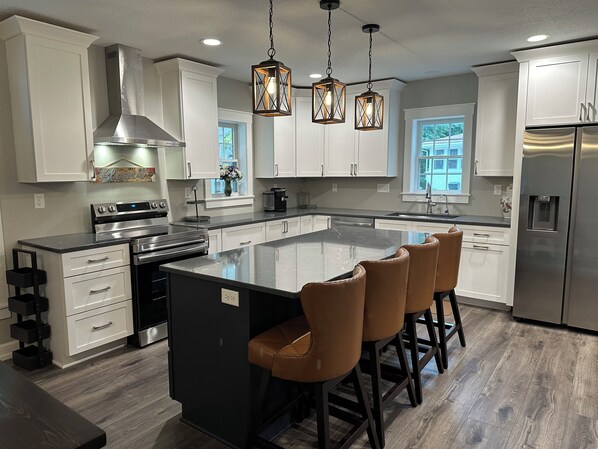 Micro-ondes, four, plaque de cuisson, lave-vaisselle