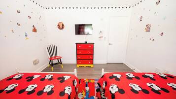 4 dormitoris, planxa i posts de planxar i un bressol de viatge