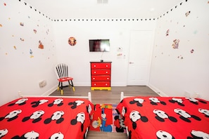 4 bedrooms, iron/ironing board, travel crib, free WiFi