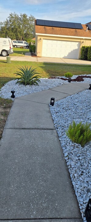 Property grounds - Family-Friendly 4BR with Pool, Disney Area Getaway! (Davenport)