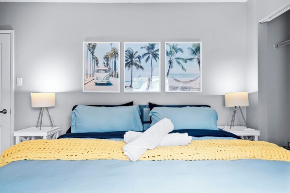 5 bedrooms, iron/ironing board, internet, bed sheets