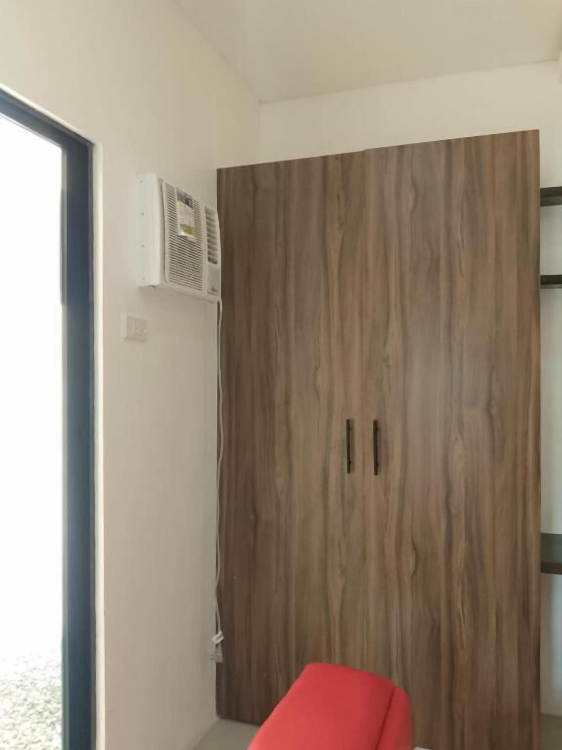 Habitación Deluxe | Caja de seguridad en la habitación y escritorio 