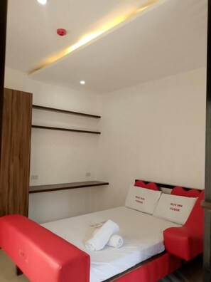 Deluxe Room | In-room safe, desk - WJV INN CORDOVA 2 (Cordova)