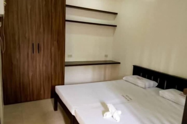 Deluxe Room | In-room safe, desk