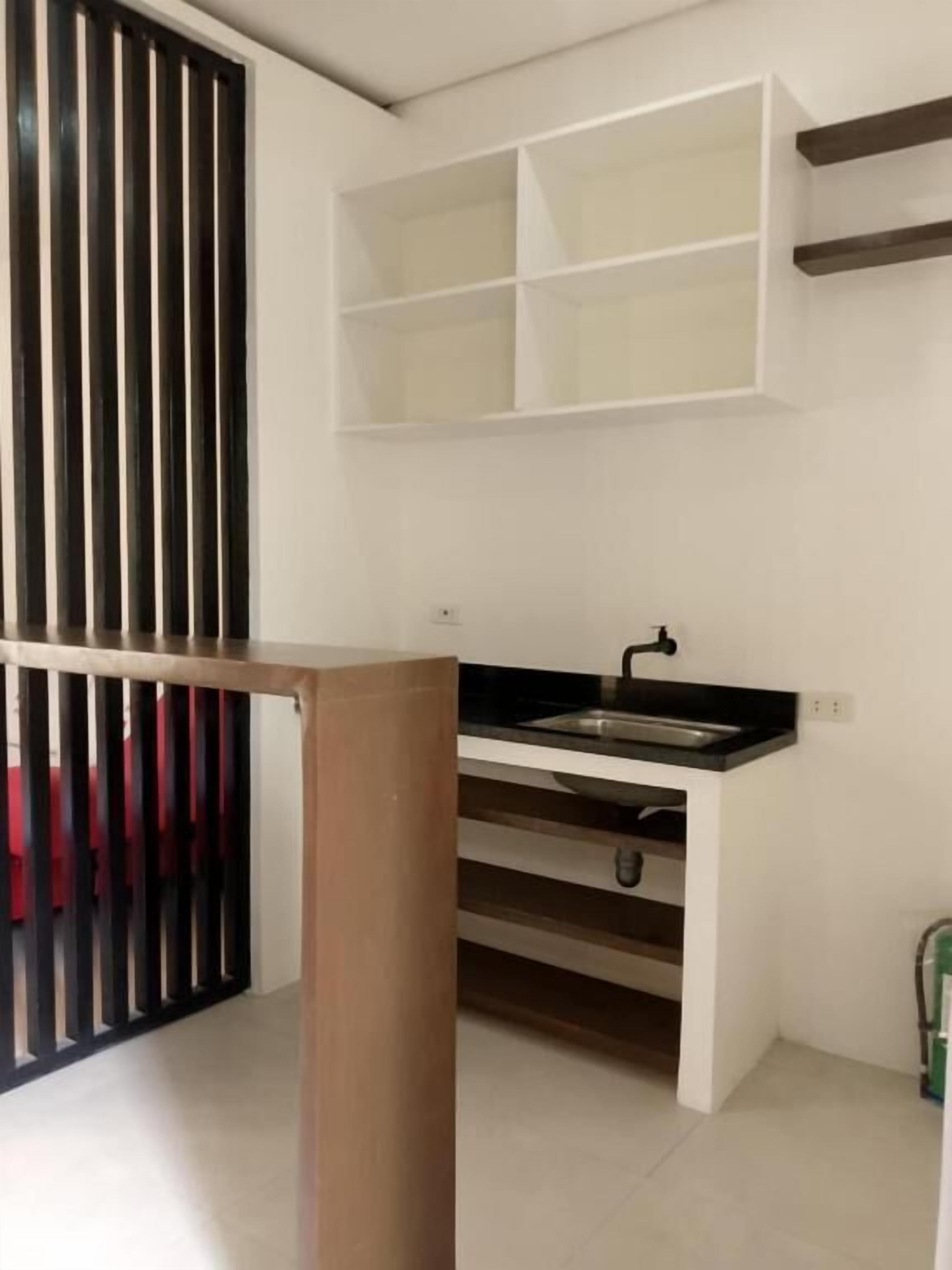 Rom – deluxe | Safe på rommet og skrivebord