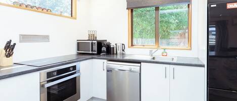 Réfrigérateur, micro-ondes, four, lave-vaisselle