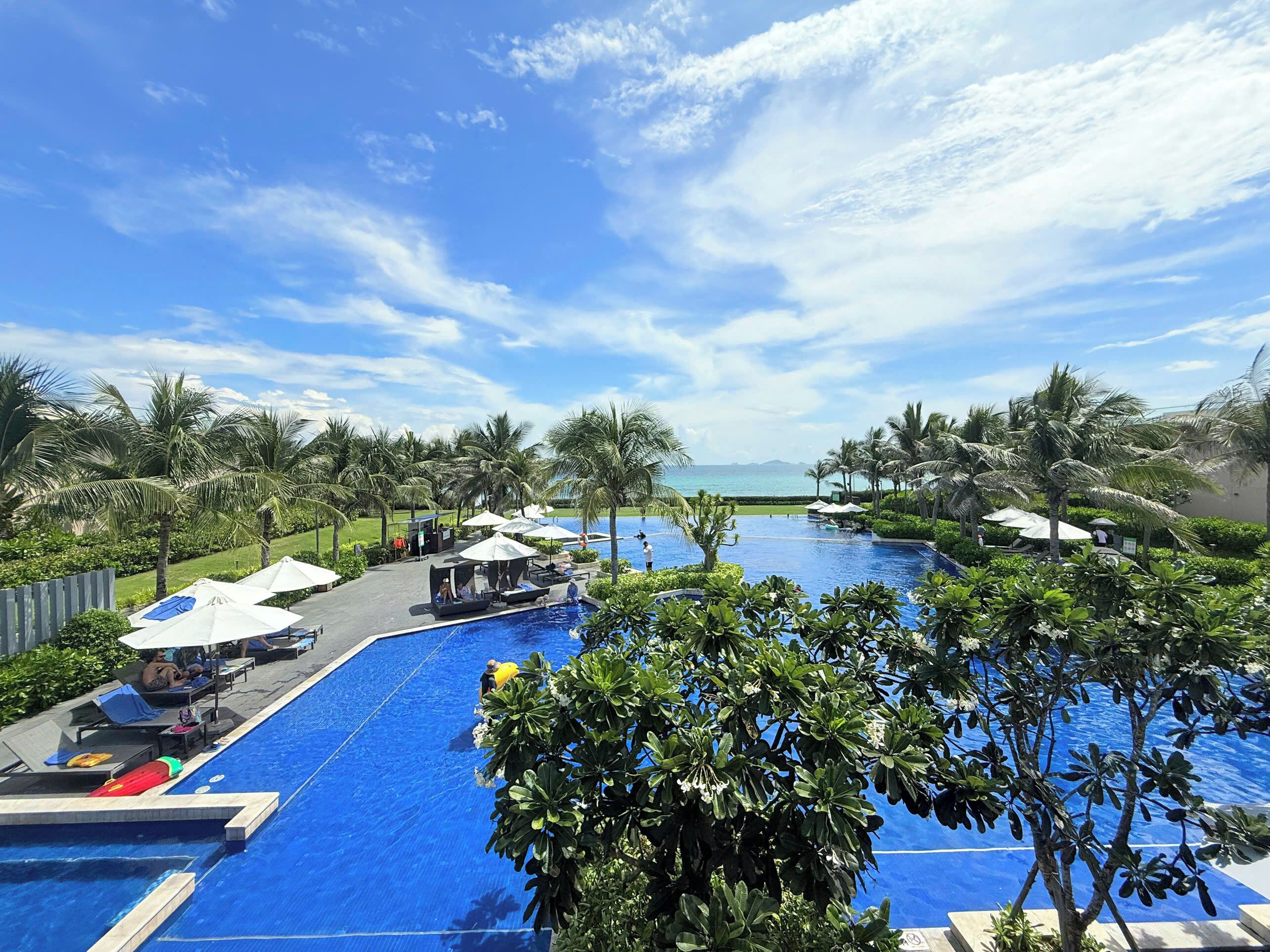 Outdoor pool, open 6:00 AM to 6:00 PM, pool umbrellas, sun loungers