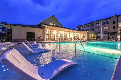 3BR Wildlight: Pool Gym Bikes Nature Trails Cornhole Grill Deck: Near Beaches