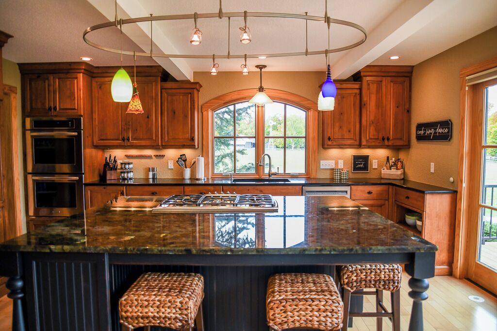 Mikroaaltouuni, uuni, liesi, astianpesukone