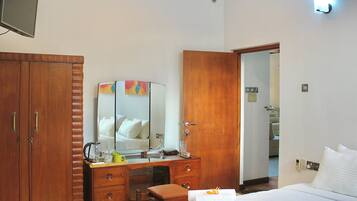 Comfort Twin Room, Patio, Garden View | Blackout drapes, free WiFi