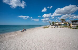 Beach nearby - Sunburst Haven – Dock, Pool & Gulf Sands (Englewood)