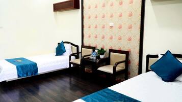 Tweepersoonskamer, balkon, uitzicht op meer | Gratis wifi