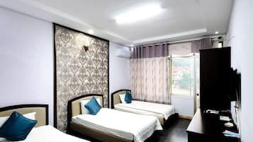 Triple Room, Balcony, Lake View | Desk, free WiFi