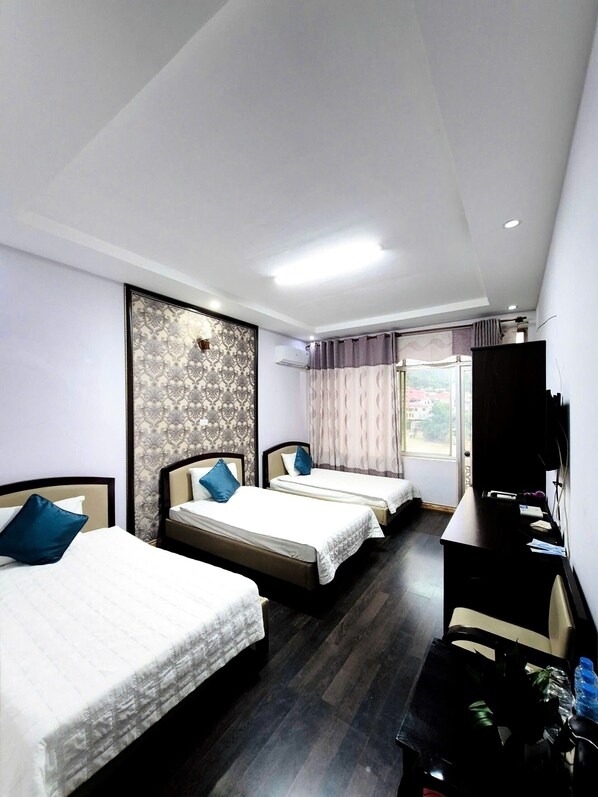 Triple Room, Balcony, Lake View | Desk, free WiFi