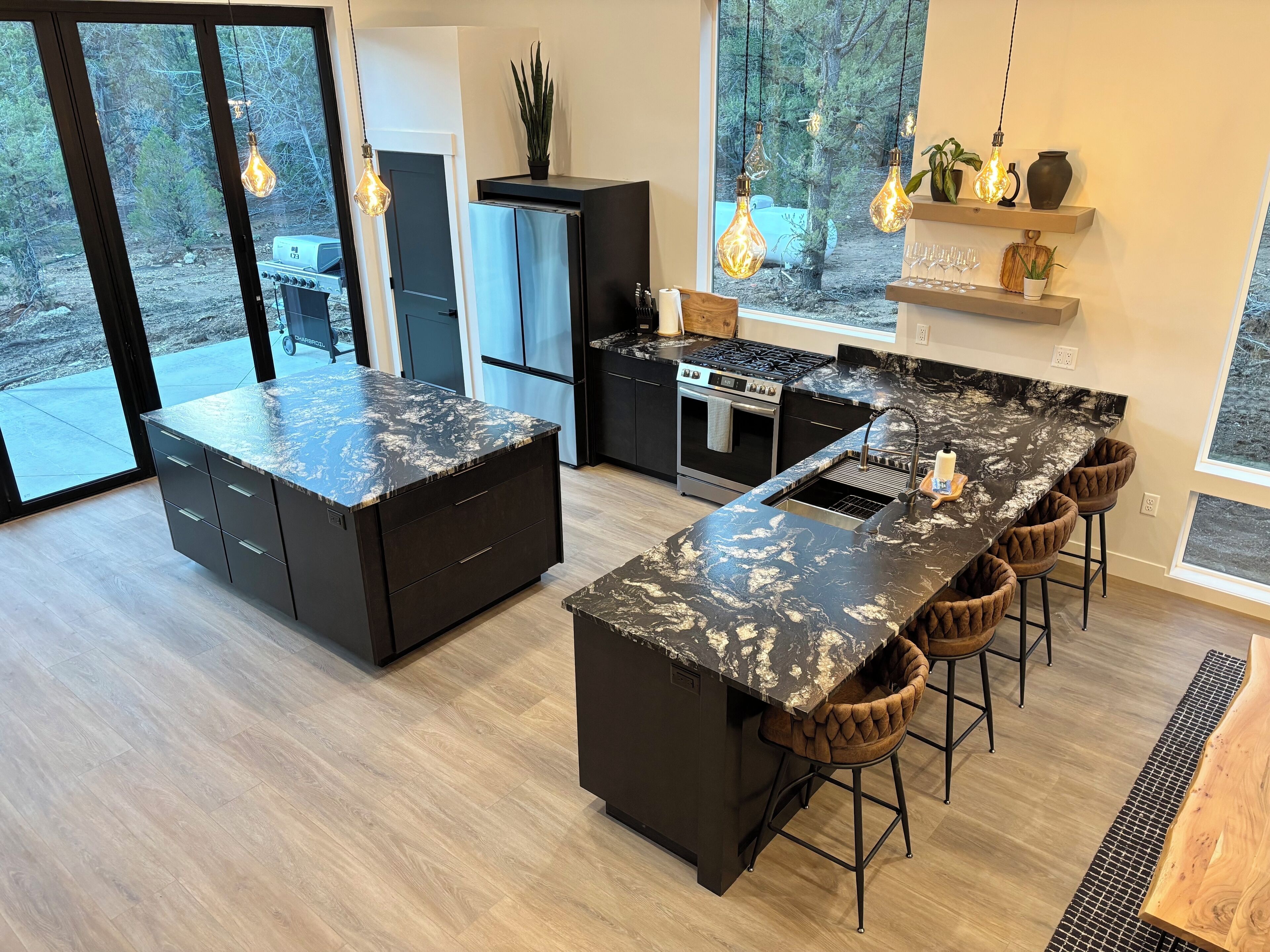Frigorifero, microonde, forno, piano cottura