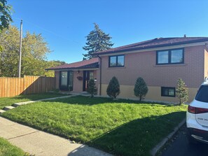 Exterior - Modern home with 3BR near Scarborough Golf Club (Toronto)