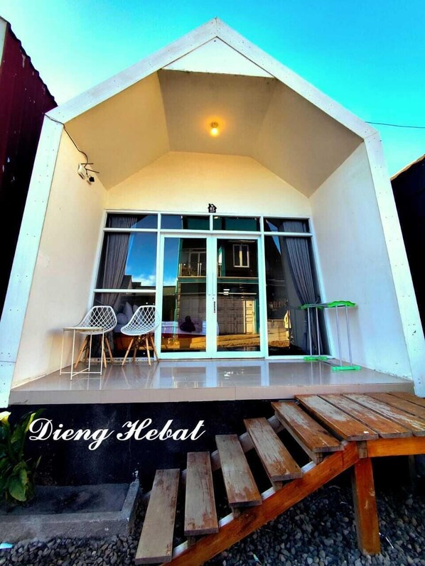 Deluxe House, 2 Queen Beds, Mountain View | Terrace/patio - Dieng Hebat Villa & Glamping (Kejajar)