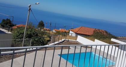 Tranquil 3-bedroom cottage with sea views in Estreito da Calheta