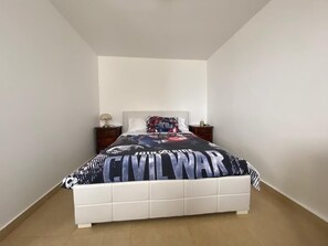 3 chambres, fer et planche à repasser, lit parapluie, Wi-Fi gratuit