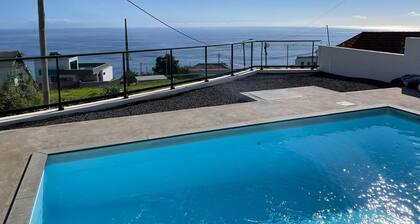 3-bedroom cottage with sea views in Estreito da Calheta